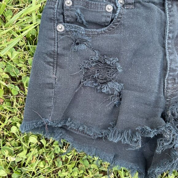 American Eagle Shorts Womens Size 4‎ Black Denim Jean Distressed Cutoff Short - Picture 2 of 6